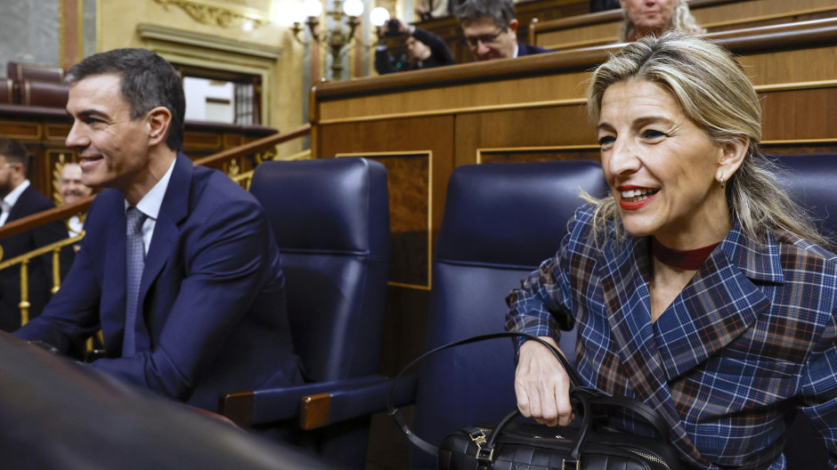 Pedro Sánchez y Yolanda Díaz, separados por el escaño vacío de María Jesús Montero