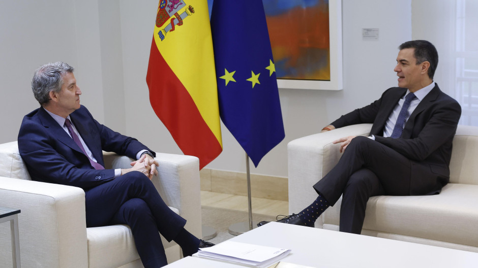 Pedro Sánchez y Alberto Núñez Feijóo, este jueves en la Moncloa