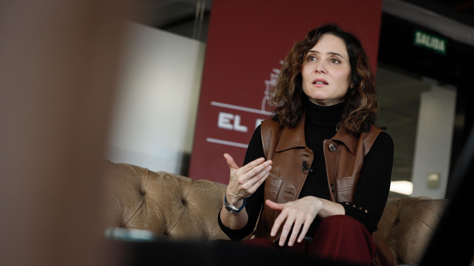 La presidenta de la Comunidad de Madrid, Isabel Díaz Ayuso, en la redacción de El Debate
