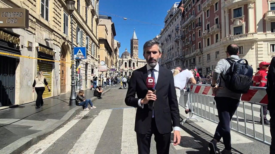 A pie de calle desde Roma: el recorrido del féretro del Papa Francisco