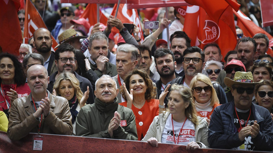 UGT y CCOO lideran multitudinaria marcha en Madrid por el 1 de mayo, en  directo