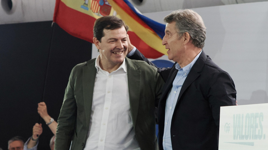 El líder del Partido Popular, Alberto Núñez Feijóo con el presidente de Castilla y León, Alfonso Fernández Mañueco
