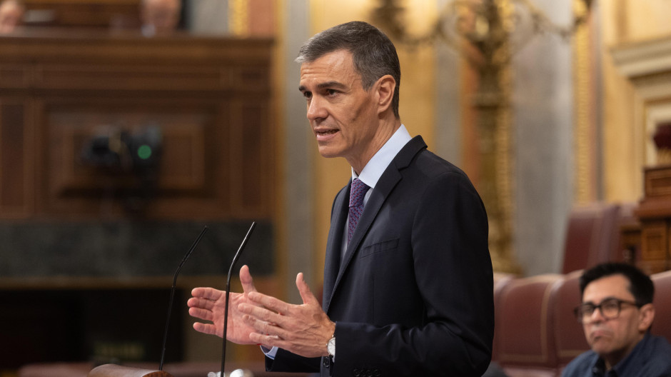 Sánchez exhibe la corrupción del Gobierno de Felipe González para restar importancia al actual caso PSOE