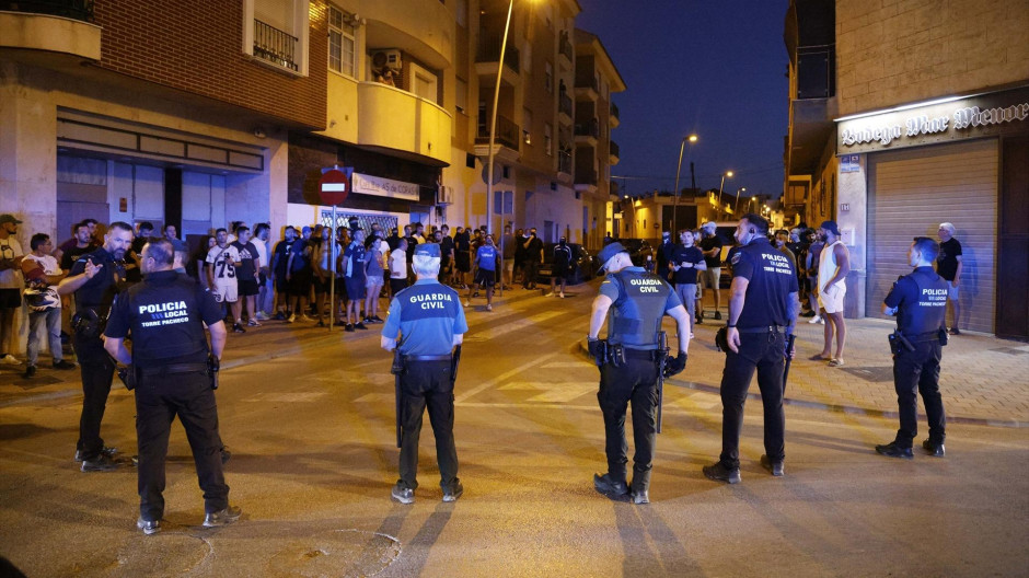 EuropaPress_6854984_agentes_policia_local_guardia_civil_altercados_torre_pacheco_12_julio_2025