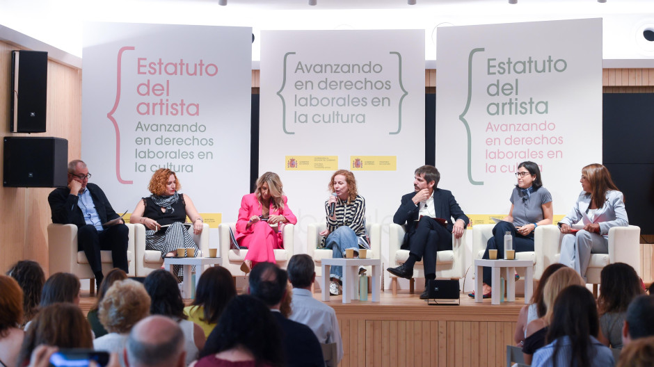 Urtasun y Yolanda Díaz bromean