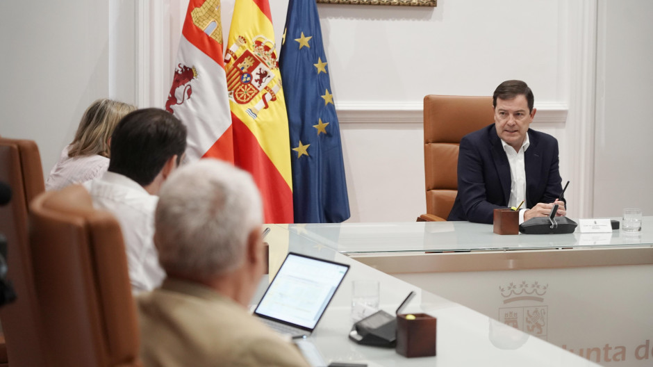 Alfonso Fernández Mañueco, se reúne con miembros del Ejecutivo autonómico para avanzar en las actuaciones de reconstrucción de las zonas afectadas por los incendios