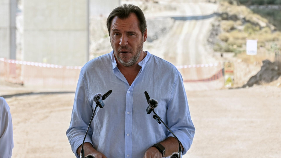 Puente se ratifica en sus chistes contra dirigentes del PP en otro verano de caos ferroviario