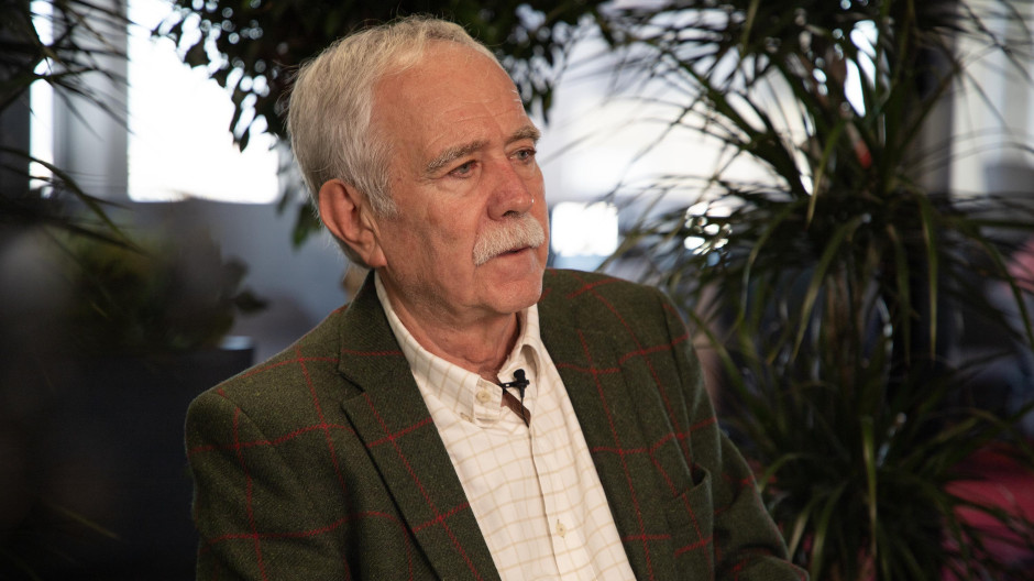 Entrevista a Antonio Pérez Henares: «El sanchismo es el mayor peligro para la democracia española»