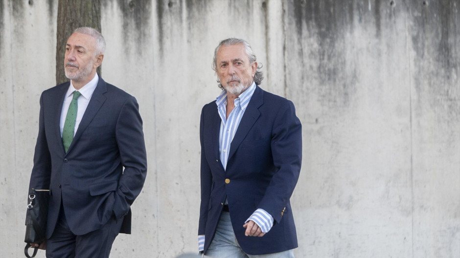 El empresario Francisco Correa (d) a su llegada a la Audiencia Nacional,