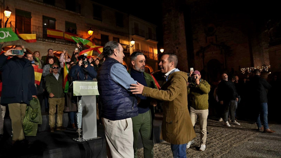 EuropaPress_7141141_presidente_vox_santiago_abascal_candidato_vox_extremadura_oscar_fernandez