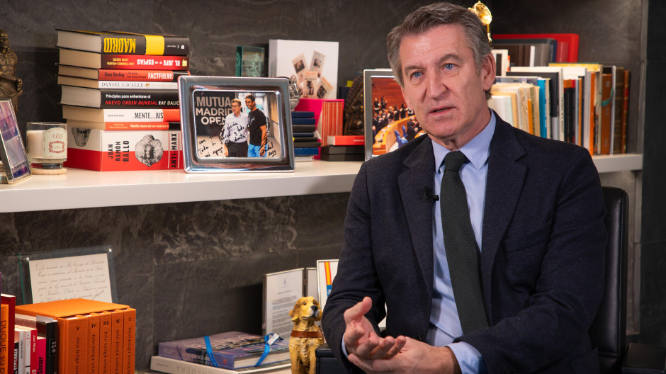 El presidente del PP, Alberto Núñez Feijóo, durante la entrevista
