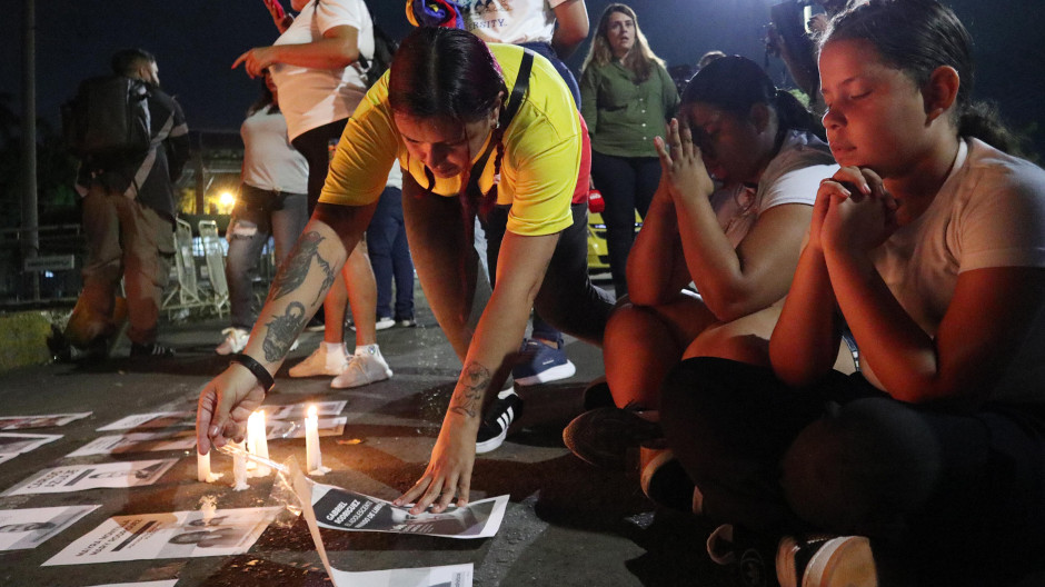 Con vigilia en la frontera, colombianos exigen la liberación de presos en Venezuela