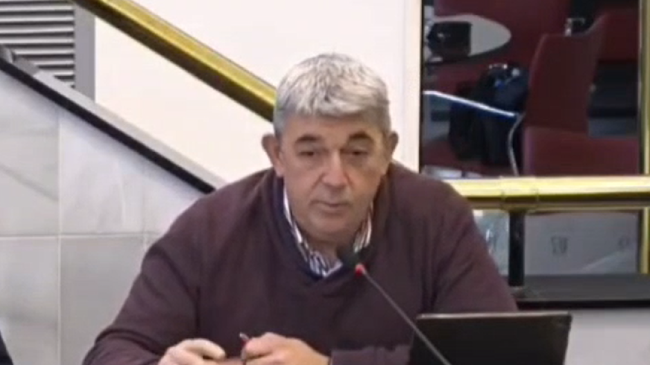 El alcalde de Guardamar del Segura, José Luis Sáez, durante su intervención en la Mesa del Agua