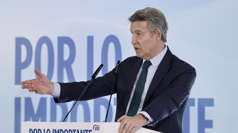 Alberto Núñez Feijóo interviene ante los medios en Lanave (Huesca), en directo