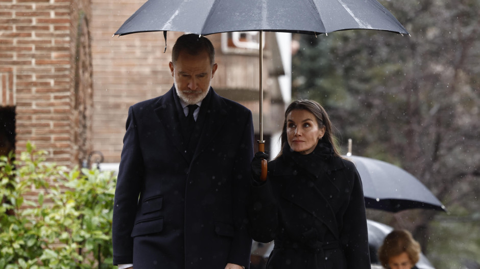 Vivas al Rey en la llegada de la Familia Real al responso por la princesa Irene de Grecia