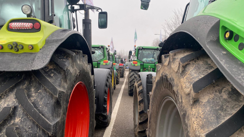 Tractores a las puertas del Parlamento Europeo, en Estrasburgo (Francia)