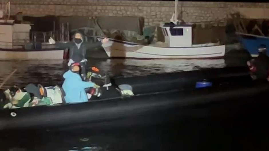 Narcos saludan a quienes les graban