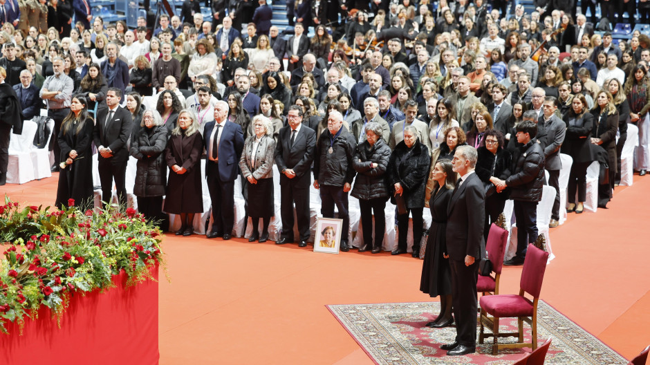 Así ha sido la entrada de los Reyes con el himno de España a la misa funeral por las víctimas de Adamuz