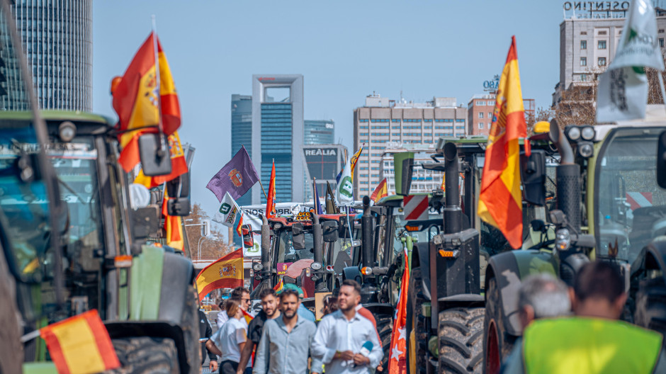 Agricultores paralizan Madrid