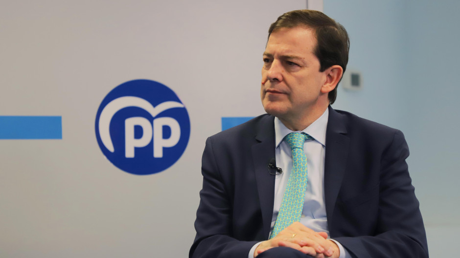 Alfonso Fernández Mañueco, en un momento de la entrevista