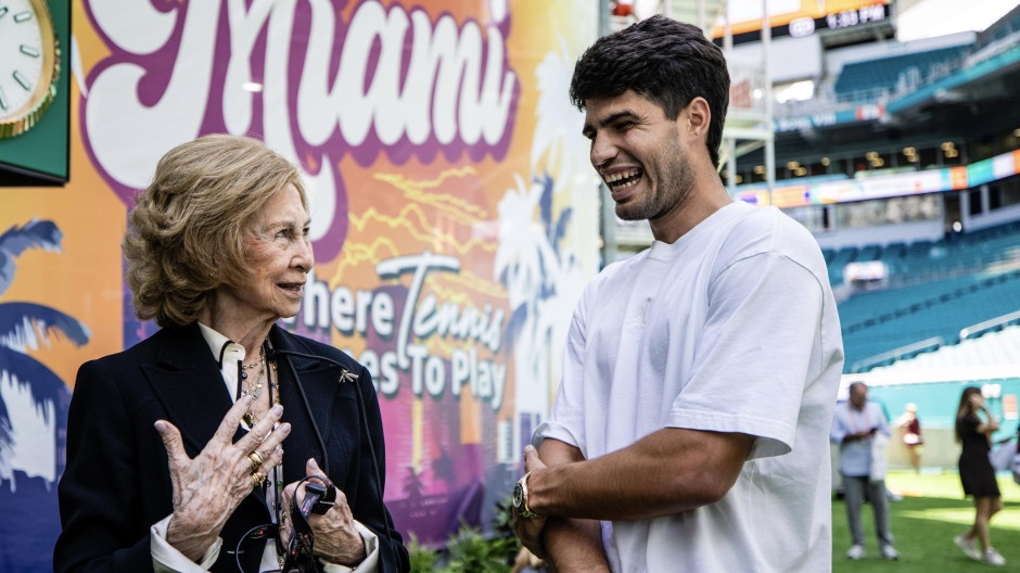 Doña Sofía con Carlos Alcaraz en el Miami Open