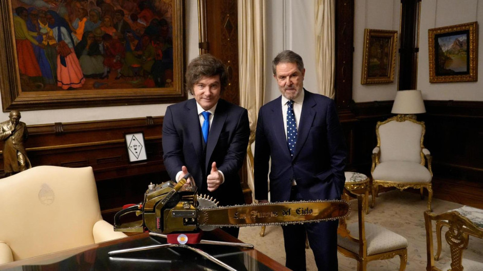 Javier Milei, con su icónica motosierra