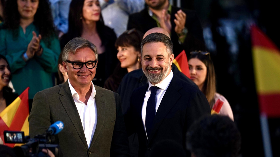 Abascal y Manuel Gavira protagonizan un mitin de Vox en Granada
