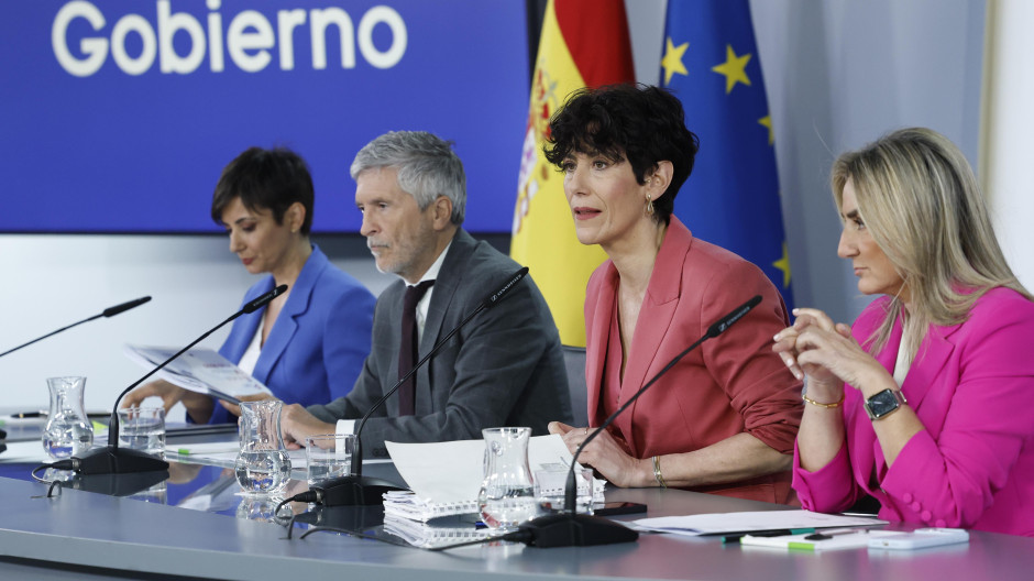 De derecha a izquierda, los ministros Tolón, Saiz, Grande-Marlaska y Rodríguez