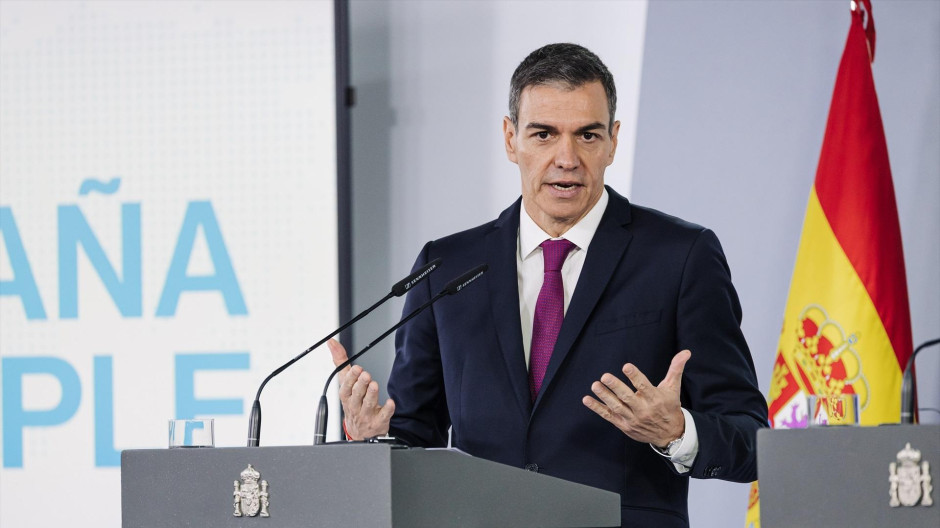 EuropaPress_7516825_presidente_gobierno_pedro_sanchez_rueda_prensa_junto_director_general