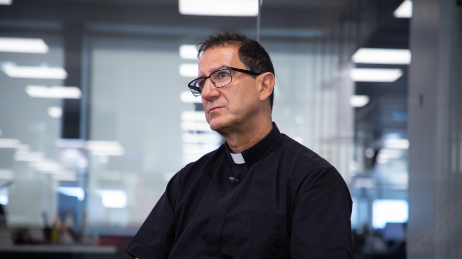 Alberto Reyes, sacerdote de la parroquia de Esmeralda, Camagüey, Cuba