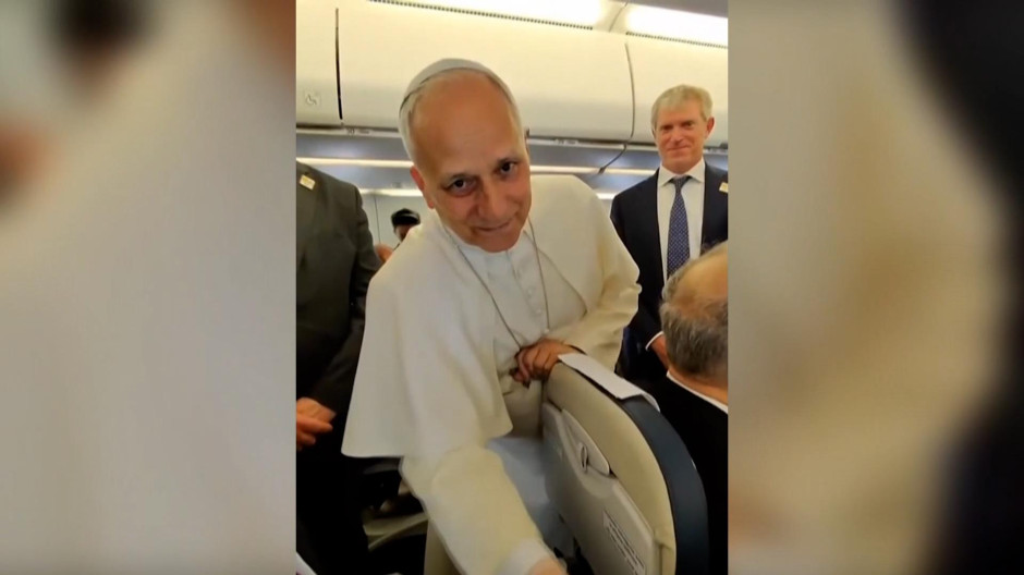 El Papa León XIV confiesa en el avión que es del Real Madrid