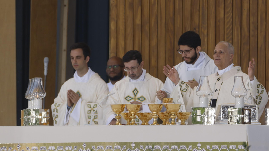 Así se ha vivido el emotivo Padrenuestro de la Misa de Madrid con León XIV