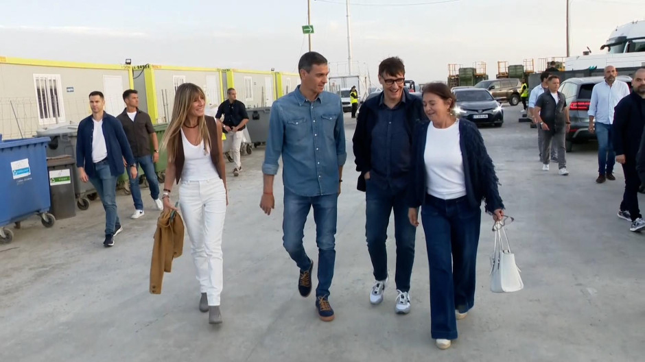 Sánchez cuela su visita con Begoña Gómez al Primavera Sound en la agenda de Moncloa a última hora