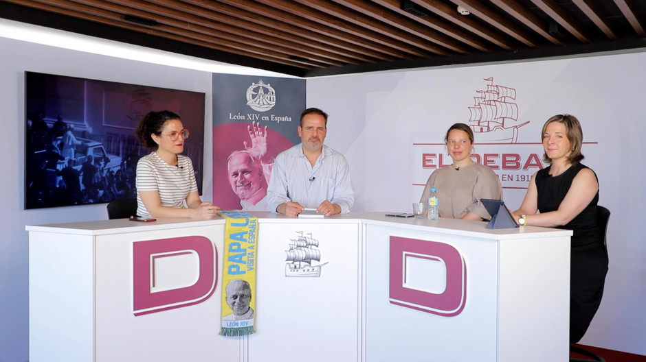 Ángeles Conde, Cristina Sánchez y María José Atienza junto a Álex Navajas, en 'A Debate'