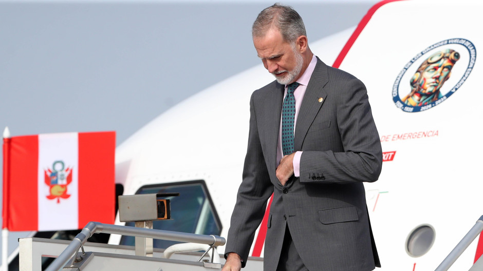 Felipe VI aterriza en Perú para asistir a la investidura de la presidenta electa Keiko Fujimori