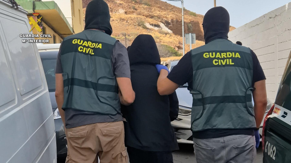 Ocho personas detenidas por robos con violencia e intimidación en comercios de Tenerife