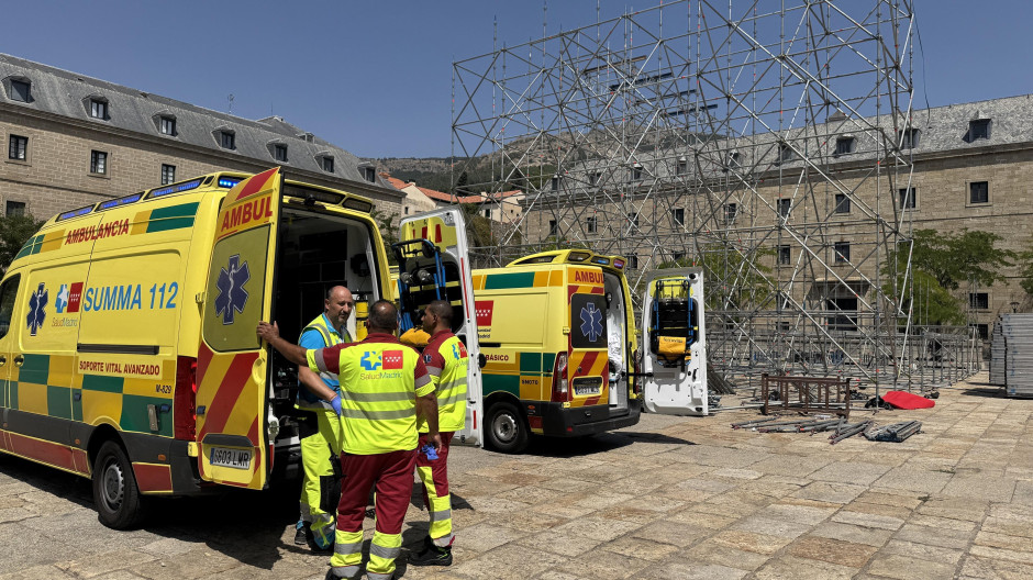 En estado crítico un trabajador de 23 años tras caer de un andamio en el Monasterio de San Lorenzo