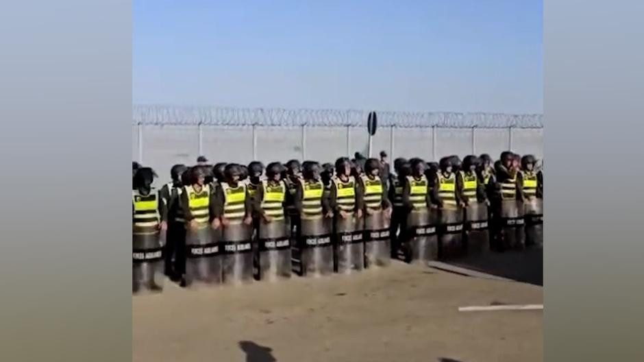 Marruecos despliega un gran efectivo en la frontera con Ceuta ante un nuevo salto masivo