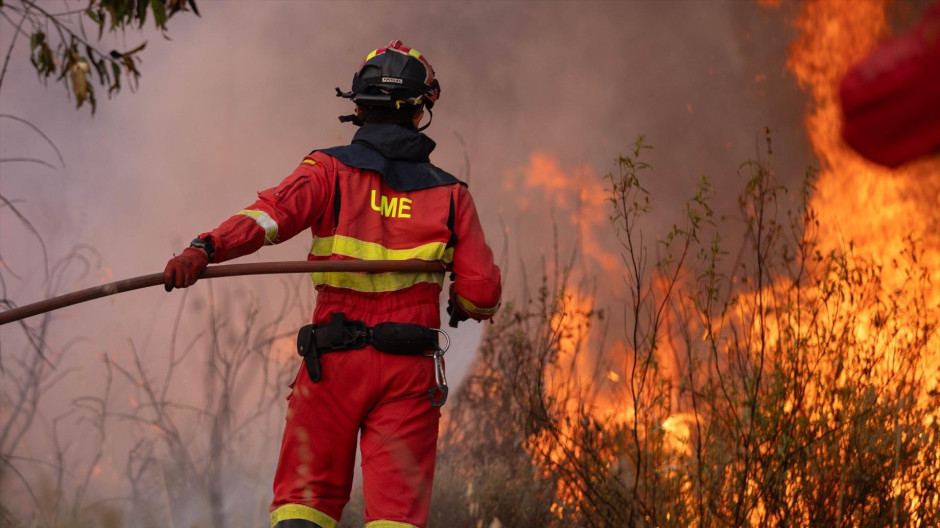 El incendio de Niebla (Huelva) continúa activo