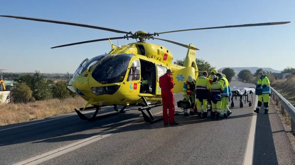 Accidente de dos camiones en Madrid: rescatan al conductor y lo trasladan en helicóptero al hospital