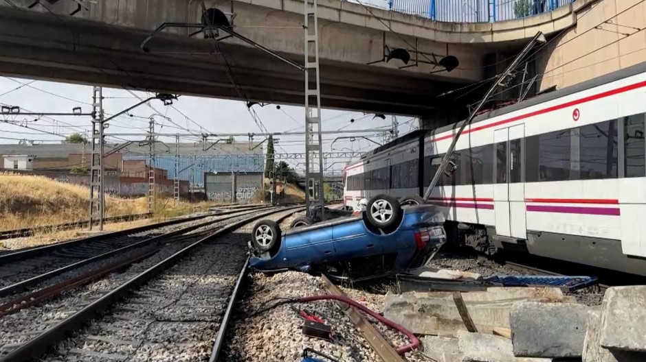 Un coche cae a las vías del tren entre Humanes y Leganés