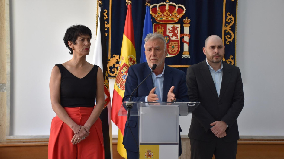 Ángel Víctor Torres junto a la ministra Elma Saiz y el delegado del Gobierno en Ceuta Miguel Ángel Pérez Triano