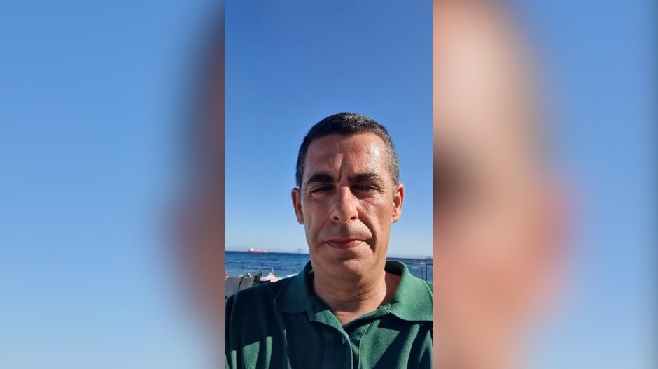 Antonio Naranjo, desde la playa del Trampolín de Ceuta