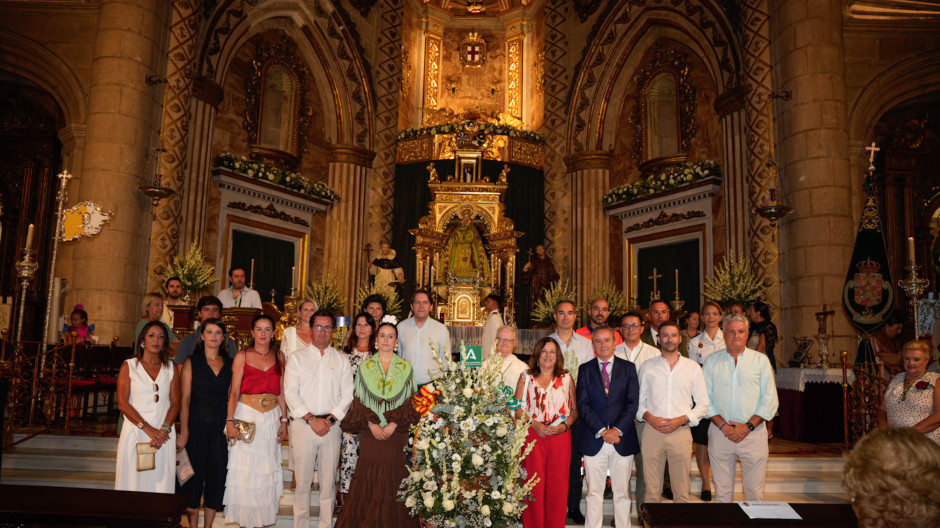 Homenaje a la Virgen del Mar en su tradicional Ofrenda Floral en Almería