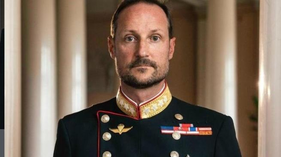 El Rey Haakon VIII de Noruega presta juramento ante el Parlamento, en directo