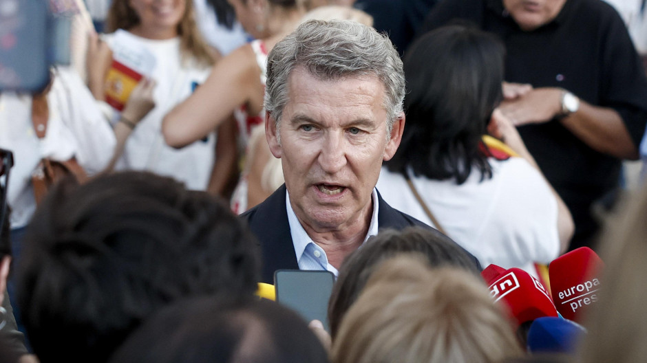 Feijóo acusa a Sánchez de "mentir" y "ocultar" los informes de la invasión de Ceuta