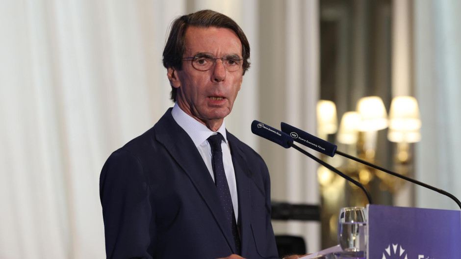 El expresidente del Gobierno José María Aznar presenta el desayuno informativo del Fórum Europa