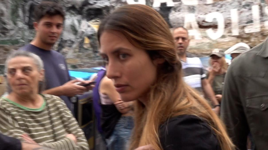 La bronca en la protesta de Sol que grabó El Debate y que una manifestante boicoteó apagando la cámara