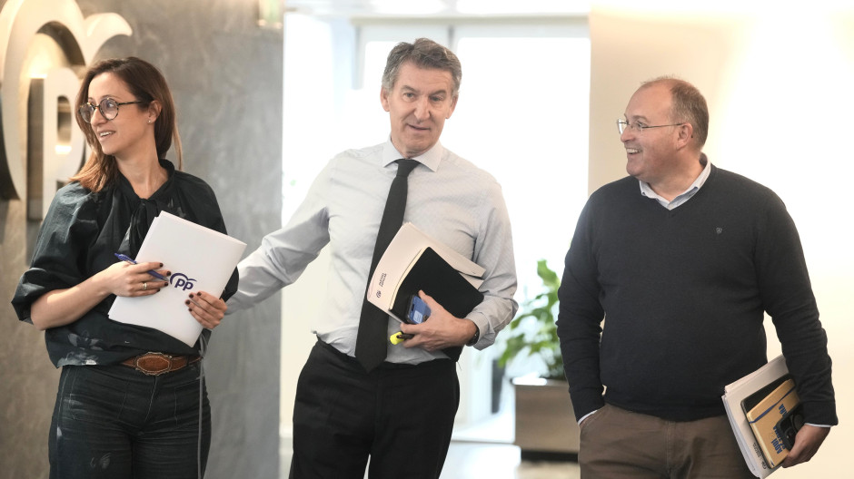 El presidente del PP, Alberto Núñez Feijóo y el secretario general del partido, Miguel Tellado