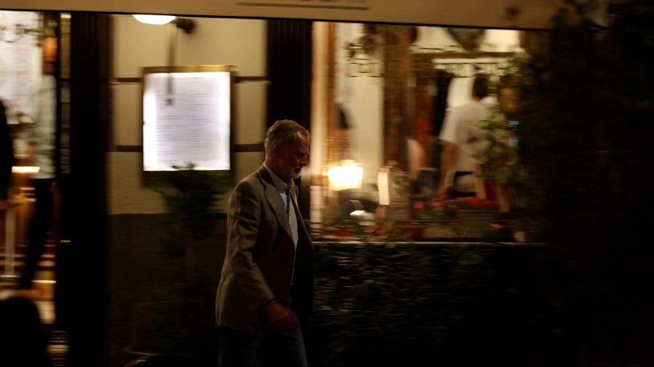 El vídeo del Rey Felipe en un restaurante de Madrid con amigos y sin la Reina Letizia